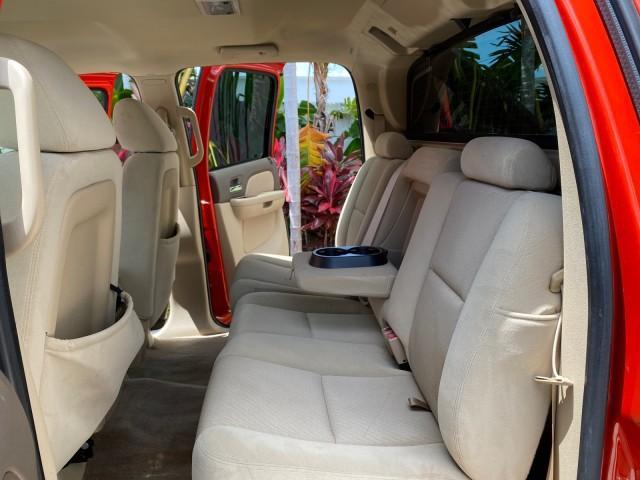 2009 Inferno Orange Metallic /Dark Cashmere/Light Cashmere Chevrolet Avalanche LT PU LOW MILES 58,696 (3GNEC22009G) with an 5.3L Vortec 1000 V8 SFI Flex-Fuel Engine engine, Automatic transmission, located at 4701 North Dixie Hwy, Pompano Beach, FL, 33064, (954) 422-2889, 26.240938, -80.123474 - OUR WEBPAGE FLORIDACARS1.COM HAS OVER 100 PHOTOS AND FREE CARFAX LINK 2009 Chevrolet Avalanche LT Sport Pickup 5.3L V8 F OHV 16V Flex Fuel 20 MPG Rear Wheel Drive Features 20 Inch Plus Wheels ABS Brakes Air Conditioning Alloy Wheels AM/FM Stereo Automatic Transmission Auxiliary Audio Input Bed Cover- Photo#14