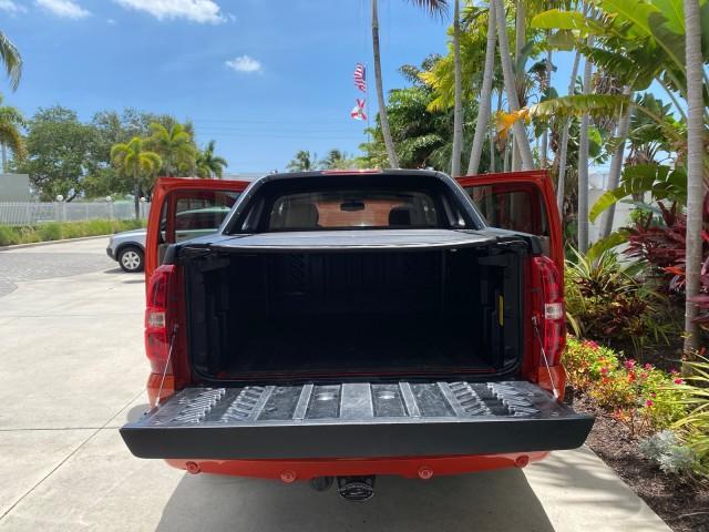 2009 Inferno Orange Metallic /Dark Cashmere/Light Cashmere Chevrolet Avalanche LT PU LOW MILES 58,696 (3GNEC22009G) with an 5.3L Vortec 1000 V8 SFI Flex-Fuel Engine engine, Automatic transmission, located at 4701 North Dixie Hwy, Pompano Beach, FL, 33064, (954) 422-2889, 26.240938, -80.123474 - OUR WEBPAGE FLORIDACARS1.COM HAS OVER 100 PHOTOS AND FREE CARFAX LINK 2009 Chevrolet Avalanche LT Sport Pickup 5.3L V8 F OHV 16V Flex Fuel 20 MPG Rear Wheel Drive Features 20 Inch Plus Wheels ABS Brakes Air Conditioning Alloy Wheels AM/FM Stereo Automatic Transmission Auxiliary Audio Input Bed Cover- Photo#15