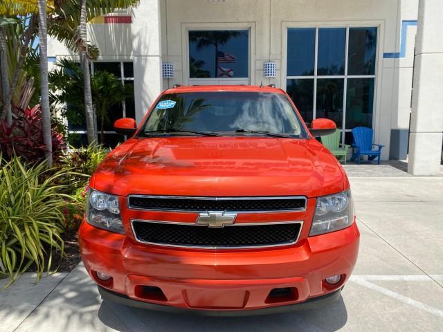 2009 Inferno Orange Metallic /Dark Cashmere/Light Cashmere Chevrolet Avalanche LT PU LOW MILES 58,696 (3GNEC22009G) with an 5.3L Vortec 1000 V8 SFI Flex-Fuel Engine engine, Automatic transmission, located at 4701 North Dixie Hwy, Pompano Beach, FL, 33064, (954) 422-2889, 26.240938, -80.123474 - OUR WEBPAGE FLORIDACARS1.COM HAS OVER 100 PHOTOS AND FREE CARFAX LINK 2009 Chevrolet Avalanche LT Sport Pickup 5.3L V8 F OHV 16V Flex Fuel 20 MPG Rear Wheel Drive Features 20 Inch Plus Wheels ABS Brakes Air Conditioning Alloy Wheels AM/FM Stereo Automatic Transmission Auxiliary Audio Input Bed Cover- Photo#27