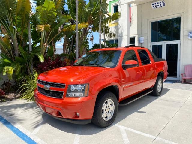 2009 Inferno Orange Metallic /Dark Cashmere/Light Cashmere Chevrolet Avalanche LT PU LOW MILES 58,696 (3GNEC22009G) with an 5.3L Vortec 1000 V8 SFI Flex-Fuel Engine engine, Automatic transmission, located at 4701 North Dixie Hwy, Pompano Beach, FL, 33064, (954) 422-2889, 26.240938, -80.123474 - OUR WEBPAGE FLORIDACARS1.COM HAS OVER 100 PHOTOS AND FREE CARFAX LINK 2009 Chevrolet Avalanche LT Sport Pickup 5.3L V8 F OHV 16V Flex Fuel 20 MPG Rear Wheel Drive Features 20 Inch Plus Wheels ABS Brakes Air Conditioning Alloy Wheels AM/FM Stereo Automatic Transmission Auxiliary Audio Input Bed Cover- Photo#28