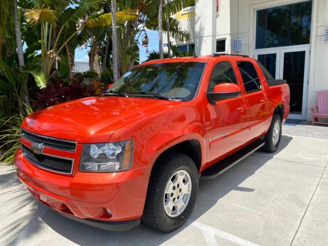 2009 Inferno Orange Metallic /Dark Cashmere/Light Cashmere Chevrolet Avalanche LT PU LOW MILES 58,696 (3GNEC22009G) with an 5.3L Vortec 1000 V8 SFI Flex-Fuel Engine engine, Automatic transmission, located at 4701 North Dixie Hwy, Pompano Beach, FL, 33064, (954) 422-2889, 26.240938, -80.123474 - OUR WEBPAGE FLORIDACARS1.COM HAS OVER 100 PHOTOS AND FREE CARFAX LINK 2009 Chevrolet Avalanche LT Sport Pickup 5.3L V8 F OHV 16V Flex Fuel 20 MPG Rear Wheel Drive Features 20 Inch Plus Wheels ABS Brakes Air Conditioning Alloy Wheels AM/FM Stereo Automatic Transmission Auxiliary Audio Input Bed Cover- Photo#29