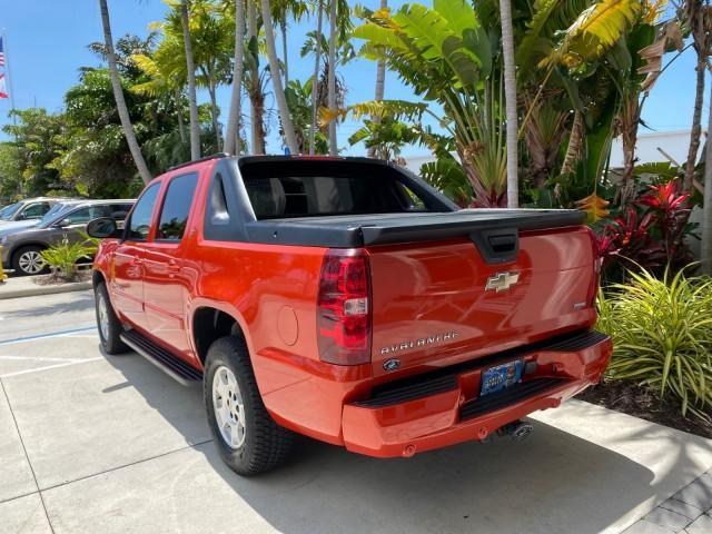 2009 Inferno Orange Metallic /Dark Cashmere/Light Cashmere Chevrolet Avalanche LT PU LOW MILES 58,696 (3GNEC22009G) with an 5.3L Vortec 1000 V8 SFI Flex-Fuel Engine engine, Automatic transmission, located at 4701 North Dixie Hwy, Pompano Beach, FL, 33064, (954) 422-2889, 26.240938, -80.123474 - OUR WEBPAGE FLORIDACARS1.COM HAS OVER 100 PHOTOS AND FREE CARFAX LINK 2009 Chevrolet Avalanche LT Sport Pickup 5.3L V8 F OHV 16V Flex Fuel 20 MPG Rear Wheel Drive Features 20 Inch Plus Wheels ABS Brakes Air Conditioning Alloy Wheels AM/FM Stereo Automatic Transmission Auxiliary Audio Input Bed Cover- Photo#32