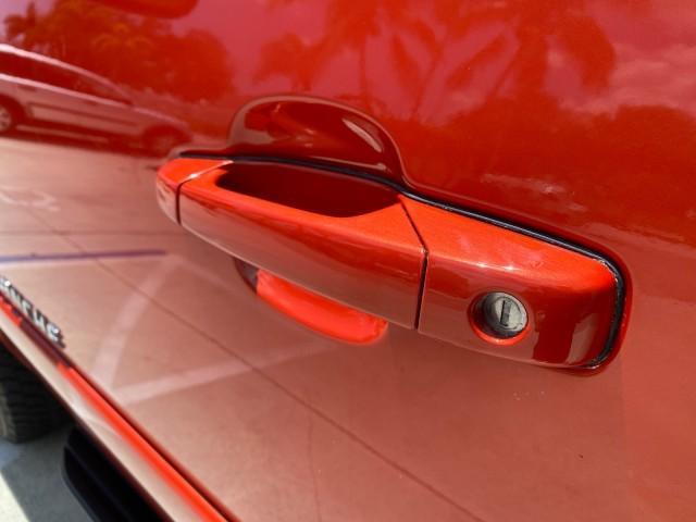 2009 Inferno Orange Metallic /Dark Cashmere/Light Cashmere Chevrolet Avalanche LT PU LOW MILES 58,696 (3GNEC22009G) with an 5.3L Vortec 1000 V8 SFI Flex-Fuel Engine engine, Automatic transmission, located at 4701 North Dixie Hwy, Pompano Beach, FL, 33064, (954) 422-2889, 26.240938, -80.123474 - OUR WEBPAGE FLORIDACARS1.COM HAS OVER 100 PHOTOS AND FREE CARFAX LINK 2009 Chevrolet Avalanche LT Sport Pickup 5.3L V8 F OHV 16V Flex Fuel 20 MPG Rear Wheel Drive Features 20 Inch Plus Wheels ABS Brakes Air Conditioning Alloy Wheels AM/FM Stereo Automatic Transmission Auxiliary Audio Input Bed Cover- Photo#38