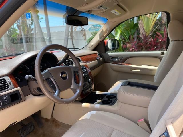 2009 Inferno Orange Metallic /Dark Cashmere/Light Cashmere Chevrolet Avalanche LT PU LOW MILES 58,696 (3GNEC22009G) with an 5.3L Vortec 1000 V8 SFI Flex-Fuel Engine engine, Automatic transmission, located at 4701 North Dixie Hwy, Pompano Beach, FL, 33064, (954) 422-2889, 26.240938, -80.123474 - OUR WEBPAGE FLORIDACARS1.COM HAS OVER 100 PHOTOS AND FREE CARFAX LINK 2009 Chevrolet Avalanche LT Sport Pickup 5.3L V8 F OHV 16V Flex Fuel 20 MPG Rear Wheel Drive Features 20 Inch Plus Wheels ABS Brakes Air Conditioning Alloy Wheels AM/FM Stereo Automatic Transmission Auxiliary Audio Input Bed Cover- Photo#46