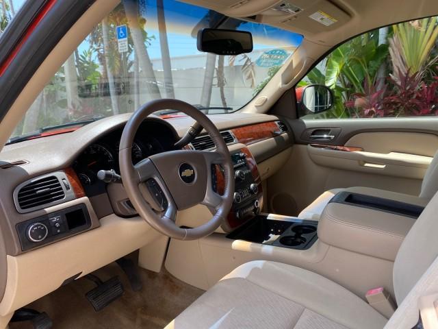 2009 Inferno Orange Metallic /Dark Cashmere/Light Cashmere Chevrolet Avalanche LT PU LOW MILES 58,696 (3GNEC22009G) with an 5.3L Vortec 1000 V8 SFI Flex-Fuel Engine engine, Automatic transmission, located at 4701 North Dixie Hwy, Pompano Beach, FL, 33064, (954) 422-2889, 26.240938, -80.123474 - OUR WEBPAGE FLORIDACARS1.COM HAS OVER 100 PHOTOS AND FREE CARFAX LINK 2009 Chevrolet Avalanche LT Sport Pickup 5.3L V8 F OHV 16V Flex Fuel 20 MPG Rear Wheel Drive Features 20 Inch Plus Wheels ABS Brakes Air Conditioning Alloy Wheels AM/FM Stereo Automatic Transmission Auxiliary Audio Input Bed Cover- Photo#47