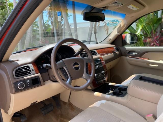 2009 Inferno Orange Metallic /Dark Cashmere/Light Cashmere Chevrolet Avalanche LT PU LOW MILES 58,696 (3GNEC22009G) with an 5.3L Vortec 1000 V8 SFI Flex-Fuel Engine engine, Automatic transmission, located at 4701 North Dixie Hwy, Pompano Beach, FL, 33064, (954) 422-2889, 26.240938, -80.123474 - OUR WEBPAGE FLORIDACARS1.COM HAS OVER 100 PHOTOS AND FREE CARFAX LINK 2009 Chevrolet Avalanche LT Sport Pickup 5.3L V8 F OHV 16V Flex Fuel 20 MPG Rear Wheel Drive Features 20 Inch Plus Wheels ABS Brakes Air Conditioning Alloy Wheels AM/FM Stereo Automatic Transmission Auxiliary Audio Input Bed Cover- Photo#48