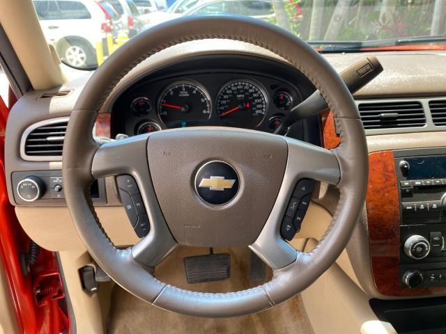 2009 Inferno Orange Metallic /Dark Cashmere/Light Cashmere Chevrolet Avalanche LT PU LOW MILES 58,696 (3GNEC22009G) with an 5.3L Vortec 1000 V8 SFI Flex-Fuel Engine engine, Automatic transmission, located at 4701 North Dixie Hwy, Pompano Beach, FL, 33064, (954) 422-2889, 26.240938, -80.123474 - OUR WEBPAGE FLORIDACARS1.COM HAS OVER 100 PHOTOS AND FREE CARFAX LINK 2009 Chevrolet Avalanche LT Sport Pickup 5.3L V8 F OHV 16V Flex Fuel 20 MPG Rear Wheel Drive Features 20 Inch Plus Wheels ABS Brakes Air Conditioning Alloy Wheels AM/FM Stereo Automatic Transmission Auxiliary Audio Input Bed Cover- Photo#49