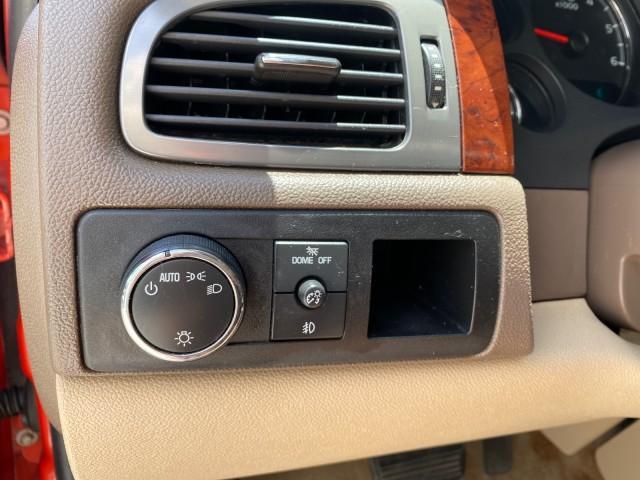 2009 Inferno Orange Metallic /Dark Cashmere/Light Cashmere Chevrolet Avalanche LT PU LOW MILES 58,696 (3GNEC22009G) with an 5.3L Vortec 1000 V8 SFI Flex-Fuel Engine engine, Automatic transmission, located at 4701 North Dixie Hwy, Pompano Beach, FL, 33064, (954) 422-2889, 26.240938, -80.123474 - OUR WEBPAGE FLORIDACARS1.COM HAS OVER 100 PHOTOS AND FREE CARFAX LINK 2009 Chevrolet Avalanche LT Sport Pickup 5.3L V8 F OHV 16V Flex Fuel 20 MPG Rear Wheel Drive Features 20 Inch Plus Wheels ABS Brakes Air Conditioning Alloy Wheels AM/FM Stereo Automatic Transmission Auxiliary Audio Input Bed Cover- Photo#54
