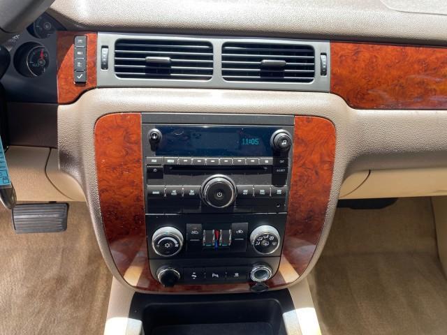 2009 Inferno Orange Metallic /Dark Cashmere/Light Cashmere Chevrolet Avalanche LT PU LOW MILES 58,696 (3GNEC22009G) with an 5.3L Vortec 1000 V8 SFI Flex-Fuel Engine engine, Automatic transmission, located at 4701 North Dixie Hwy, Pompano Beach, FL, 33064, (954) 422-2889, 26.240938, -80.123474 - OUR WEBPAGE FLORIDACARS1.COM HAS OVER 100 PHOTOS AND FREE CARFAX LINK 2009 Chevrolet Avalanche LT Sport Pickup 5.3L V8 F OHV 16V Flex Fuel 20 MPG Rear Wheel Drive Features 20 Inch Plus Wheels ABS Brakes Air Conditioning Alloy Wheels AM/FM Stereo Automatic Transmission Auxiliary Audio Input Bed Cover- Photo#57