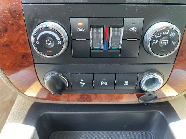 2009 Inferno Orange Metallic /Dark Cashmere/Light Cashmere Chevrolet Avalanche LT PU LOW MILES 58,696 (3GNEC22009G) with an 5.3L Vortec 1000 V8 SFI Flex-Fuel Engine engine, Automatic transmission, located at 4701 North Dixie Hwy, Pompano Beach, FL, 33064, (954) 422-2889, 26.240938, -80.123474 - OUR WEBPAGE FLORIDACARS1.COM HAS OVER 100 PHOTOS AND FREE CARFAX LINK 2009 Chevrolet Avalanche LT Sport Pickup 5.3L V8 F OHV 16V Flex Fuel 20 MPG Rear Wheel Drive Features 20 Inch Plus Wheels ABS Brakes Air Conditioning Alloy Wheels AM/FM Stereo Automatic Transmission Auxiliary Audio Input Bed Cover- Photo#61