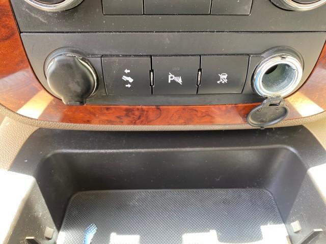 2009 Inferno Orange Metallic /Dark Cashmere/Light Cashmere Chevrolet Avalanche LT PU LOW MILES 58,696 (3GNEC22009G) with an 5.3L Vortec 1000 V8 SFI Flex-Fuel Engine engine, Automatic transmission, located at 4701 North Dixie Hwy, Pompano Beach, FL, 33064, (954) 422-2889, 26.240938, -80.123474 - OUR WEBPAGE FLORIDACARS1.COM HAS OVER 100 PHOTOS AND FREE CARFAX LINK 2009 Chevrolet Avalanche LT Sport Pickup 5.3L V8 F OHV 16V Flex Fuel 20 MPG Rear Wheel Drive Features 20 Inch Plus Wheels ABS Brakes Air Conditioning Alloy Wheels AM/FM Stereo Automatic Transmission Auxiliary Audio Input Bed Cover- Photo#62