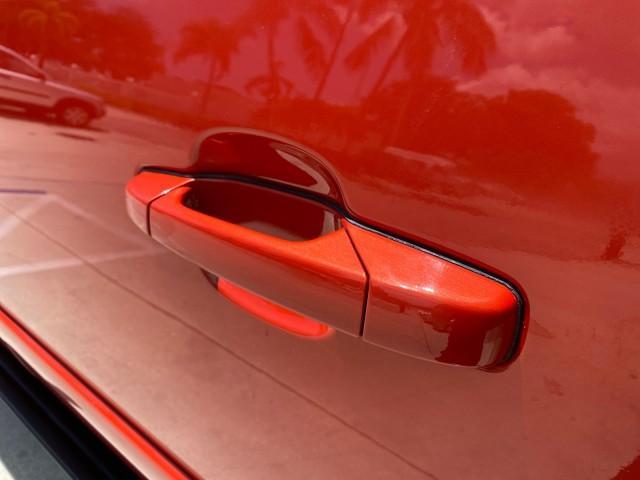 2009 Inferno Orange Metallic /Dark Cashmere/Light Cashmere Chevrolet Avalanche LT PU LOW MILES 58,696 (3GNEC22009G) with an 5.3L Vortec 1000 V8 SFI Flex-Fuel Engine engine, Automatic transmission, located at 4701 North Dixie Hwy, Pompano Beach, FL, 33064, (954) 422-2889, 26.240938, -80.123474 - OUR WEBPAGE FLORIDACARS1.COM HAS OVER 100 PHOTOS AND FREE CARFAX LINK 2009 Chevrolet Avalanche LT Sport Pickup 5.3L V8 F OHV 16V Flex Fuel 20 MPG Rear Wheel Drive Features 20 Inch Plus Wheels ABS Brakes Air Conditioning Alloy Wheels AM/FM Stereo Automatic Transmission Auxiliary Audio Input Bed Cover- Photo#76