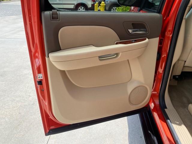 2009 Inferno Orange Metallic /Dark Cashmere/Light Cashmere Chevrolet Avalanche LT PU LOW MILES 58,696 (3GNEC22009G) with an 5.3L Vortec 1000 V8 SFI Flex-Fuel Engine engine, Automatic transmission, located at 4701 North Dixie Hwy, Pompano Beach, FL, 33064, (954) 422-2889, 26.240938, -80.123474 - OUR WEBPAGE FLORIDACARS1.COM HAS OVER 100 PHOTOS AND FREE CARFAX LINK 2009 Chevrolet Avalanche LT Sport Pickup 5.3L V8 F OHV 16V Flex Fuel 20 MPG Rear Wheel Drive Features 20 Inch Plus Wheels ABS Brakes Air Conditioning Alloy Wheels AM/FM Stereo Automatic Transmission Auxiliary Audio Input Bed Cover- Photo#77