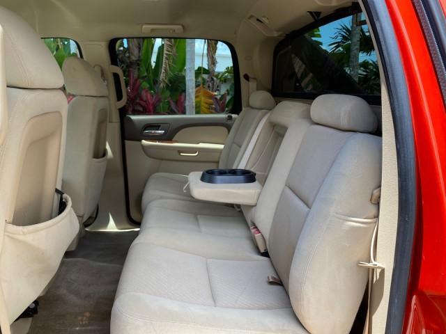 2009 Inferno Orange Metallic /Dark Cashmere/Light Cashmere Chevrolet Avalanche LT PU LOW MILES 58,696 (3GNEC22009G) with an 5.3L Vortec 1000 V8 SFI Flex-Fuel Engine engine, Automatic transmission, located at 4701 North Dixie Hwy, Pompano Beach, FL, 33064, (954) 422-2889, 26.240938, -80.123474 - OUR WEBPAGE FLORIDACARS1.COM HAS OVER 100 PHOTOS AND FREE CARFAX LINK 2009 Chevrolet Avalanche LT Sport Pickup 5.3L V8 F OHV 16V Flex Fuel 20 MPG Rear Wheel Drive Features 20 Inch Plus Wheels ABS Brakes Air Conditioning Alloy Wheels AM/FM Stereo Automatic Transmission Auxiliary Audio Input Bed Cover- Photo#78
