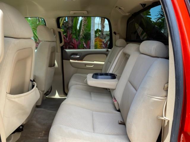 2009 Inferno Orange Metallic /Dark Cashmere/Light Cashmere Chevrolet Avalanche LT PU LOW MILES 58,696 (3GNEC22009G) with an 5.3L Vortec 1000 V8 SFI Flex-Fuel Engine engine, Automatic transmission, located at 4701 North Dixie Hwy, Pompano Beach, FL, 33064, (954) 422-2889, 26.240938, -80.123474 - OUR WEBPAGE FLORIDACARS1.COM HAS OVER 100 PHOTOS AND FREE CARFAX LINK 2009 Chevrolet Avalanche LT Sport Pickup 5.3L V8 F OHV 16V Flex Fuel 20 MPG Rear Wheel Drive Features 20 Inch Plus Wheels ABS Brakes Air Conditioning Alloy Wheels AM/FM Stereo Automatic Transmission Auxiliary Audio Input Bed Cover- Photo#79