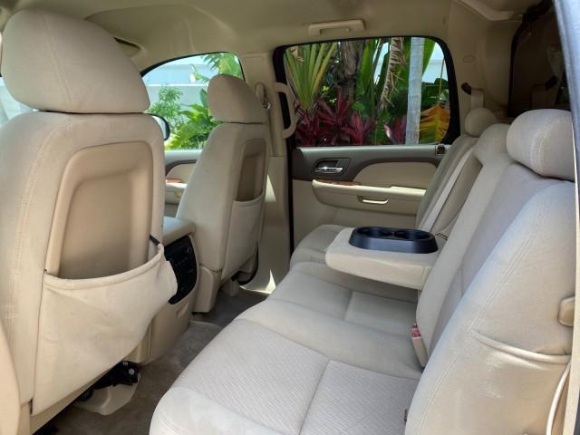 2009 Inferno Orange Metallic /Dark Cashmere/Light Cashmere Chevrolet Avalanche LT PU LOW MILES 58,696 (3GNEC22009G) with an 5.3L Vortec 1000 V8 SFI Flex-Fuel Engine engine, Automatic transmission, located at 4701 North Dixie Hwy, Pompano Beach, FL, 33064, (954) 422-2889, 26.240938, -80.123474 - OUR WEBPAGE FLORIDACARS1.COM HAS OVER 100 PHOTOS AND FREE CARFAX LINK 2009 Chevrolet Avalanche LT Sport Pickup 5.3L V8 F OHV 16V Flex Fuel 20 MPG Rear Wheel Drive Features 20 Inch Plus Wheels ABS Brakes Air Conditioning Alloy Wheels AM/FM Stereo Automatic Transmission Auxiliary Audio Input Bed Cover- Photo#80