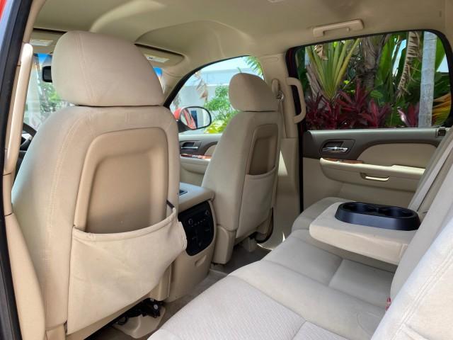 2009 Inferno Orange Metallic /Dark Cashmere/Light Cashmere Chevrolet Avalanche LT PU LOW MILES 58,696 (3GNEC22009G) with an 5.3L Vortec 1000 V8 SFI Flex-Fuel Engine engine, Automatic transmission, located at 4701 North Dixie Hwy, Pompano Beach, FL, 33064, (954) 422-2889, 26.240938, -80.123474 - OUR WEBPAGE FLORIDACARS1.COM HAS OVER 100 PHOTOS AND FREE CARFAX LINK 2009 Chevrolet Avalanche LT Sport Pickup 5.3L V8 F OHV 16V Flex Fuel 20 MPG Rear Wheel Drive Features 20 Inch Plus Wheels ABS Brakes Air Conditioning Alloy Wheels AM/FM Stereo Automatic Transmission Auxiliary Audio Input Bed Cover- Photo#81