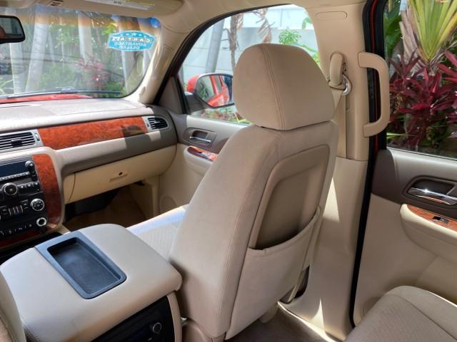 2009 Inferno Orange Metallic /Dark Cashmere/Light Cashmere Chevrolet Avalanche LT PU LOW MILES 58,696 (3GNEC22009G) with an 5.3L Vortec 1000 V8 SFI Flex-Fuel Engine engine, Automatic transmission, located at 4701 North Dixie Hwy, Pompano Beach, FL, 33064, (954) 422-2889, 26.240938, -80.123474 - OUR WEBPAGE FLORIDACARS1.COM HAS OVER 100 PHOTOS AND FREE CARFAX LINK 2009 Chevrolet Avalanche LT Sport Pickup 5.3L V8 F OHV 16V Flex Fuel 20 MPG Rear Wheel Drive Features 20 Inch Plus Wheels ABS Brakes Air Conditioning Alloy Wheels AM/FM Stereo Automatic Transmission Auxiliary Audio Input Bed Cover- Photo#85