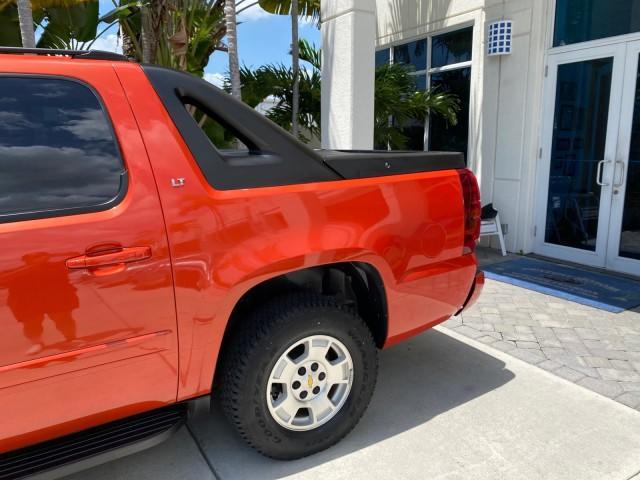 2009 Inferno Orange Metallic /Dark Cashmere/Light Cashmere Chevrolet Avalanche LT PU LOW MILES 58,696 (3GNEC22009G) with an 5.3L Vortec 1000 V8 SFI Flex-Fuel Engine engine, Automatic transmission, located at 4701 North Dixie Hwy, Pompano Beach, FL, 33064, (954) 422-2889, 26.240938, -80.123474 - OUR WEBPAGE FLORIDACARS1.COM HAS OVER 100 PHOTOS AND FREE CARFAX LINK 2009 Chevrolet Avalanche LT Sport Pickup 5.3L V8 F OHV 16V Flex Fuel 20 MPG Rear Wheel Drive Features 20 Inch Plus Wheels ABS Brakes Air Conditioning Alloy Wheels AM/FM Stereo Automatic Transmission Auxiliary Audio Input Bed Cover- Photo#88