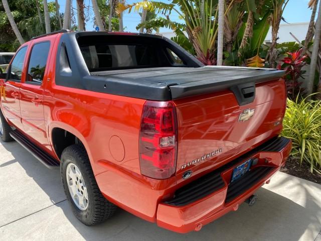 2009 Inferno Orange Metallic /Dark Cashmere/Light Cashmere Chevrolet Avalanche LT PU LOW MILES 58,696 (3GNEC22009G) with an 5.3L Vortec 1000 V8 SFI Flex-Fuel Engine engine, Automatic transmission, located at 4701 North Dixie Hwy, Pompano Beach, FL, 33064, (954) 422-2889, 26.240938, -80.123474 - OUR WEBPAGE FLORIDACARS1.COM HAS OVER 100 PHOTOS AND FREE CARFAX LINK 2009 Chevrolet Avalanche LT Sport Pickup 5.3L V8 F OHV 16V Flex Fuel 20 MPG Rear Wheel Drive Features 20 Inch Plus Wheels ABS Brakes Air Conditioning Alloy Wheels AM/FM Stereo Automatic Transmission Auxiliary Audio Input Bed Cover- Photo#93