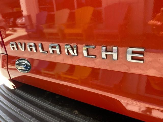 2009 Inferno Orange Metallic /Dark Cashmere/Light Cashmere Chevrolet Avalanche LT PU LOW MILES 58,696 (3GNEC22009G) with an 5.3L Vortec 1000 V8 SFI Flex-Fuel Engine engine, Automatic transmission, located at 4701 North Dixie Hwy, Pompano Beach, FL, 33064, (954) 422-2889, 26.240938, -80.123474 - OUR WEBPAGE FLORIDACARS1.COM HAS OVER 100 PHOTOS AND FREE CARFAX LINK 2009 Chevrolet Avalanche LT Sport Pickup 5.3L V8 F OHV 16V Flex Fuel 20 MPG Rear Wheel Drive Features 20 Inch Plus Wheels ABS Brakes Air Conditioning Alloy Wheels AM/FM Stereo Automatic Transmission Auxiliary Audio Input Bed Cover- Photo#95