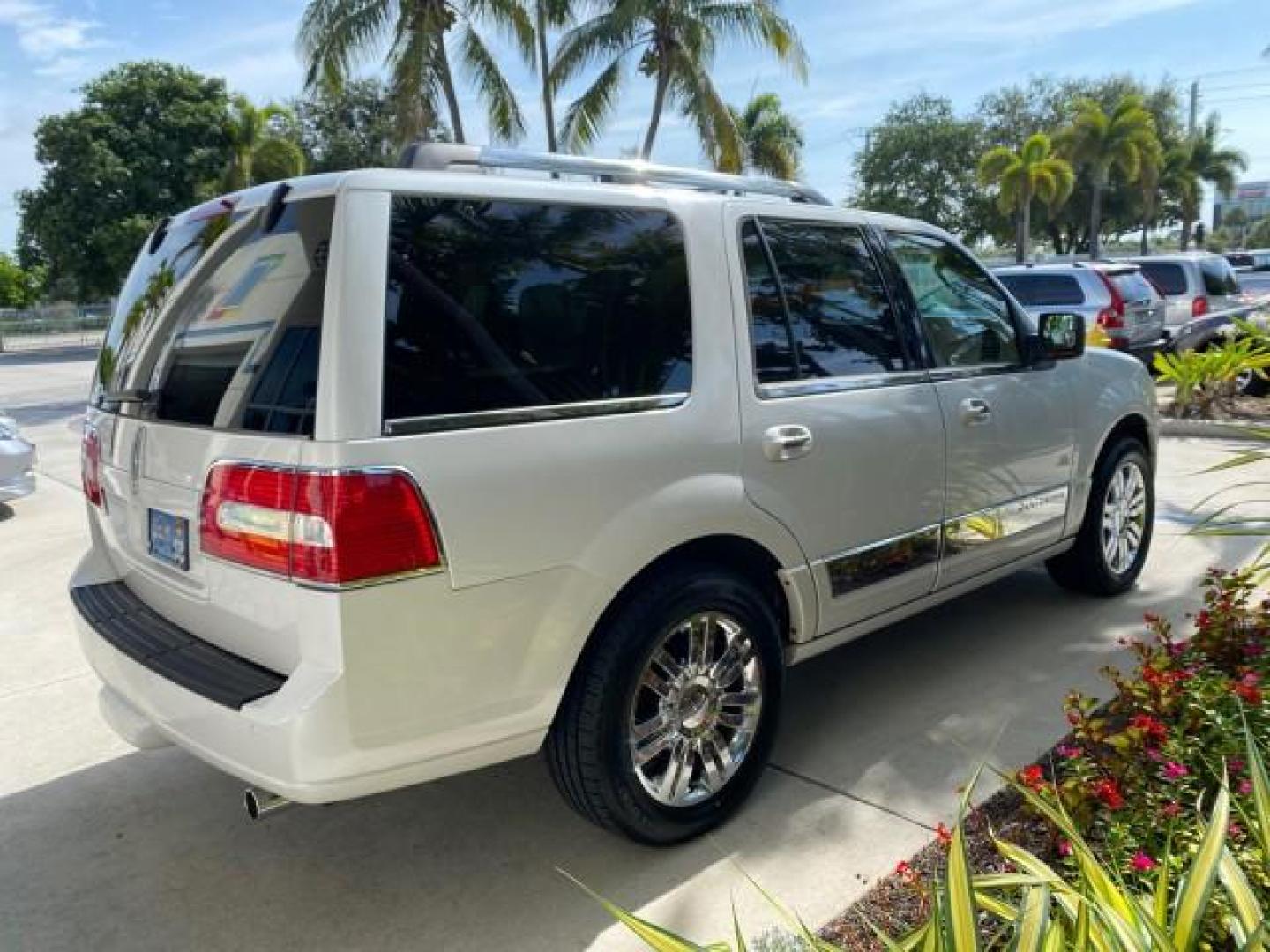 2010 White Platinum Tri-Coat Metallic /Camel Lincoln Navigator 4WD SUNROOF LOW MILES 31,209 (5LMJJ2J50AE) with an 5.4L SOHC 24-Valve V8 FFV Engine engine, Automatic transmission, located at 4701 North Dixie Hwy, Pompano Beach, FL, 33064, (954) 422-2889, 26.240938, -80.123474 - OUR WEBPAGE FLORIDACARS1.COM HAS OVER 100 PHOTOS AND FREE CARFAX LINK 2010 Lincoln Navigator 4 Door Wagon/Sport Utility 5.4L V8 F SOHC 24V Flex Fuel 18 MPG Rear Wheel Drive w/ 4X4 Features 20 Inch Plus Wheels 4WD/AWD A/C Seat(s) ABS Brakes Air Conditioning Alloy Wheels AM/FM Stereo Automatic Transmi- Photo#7