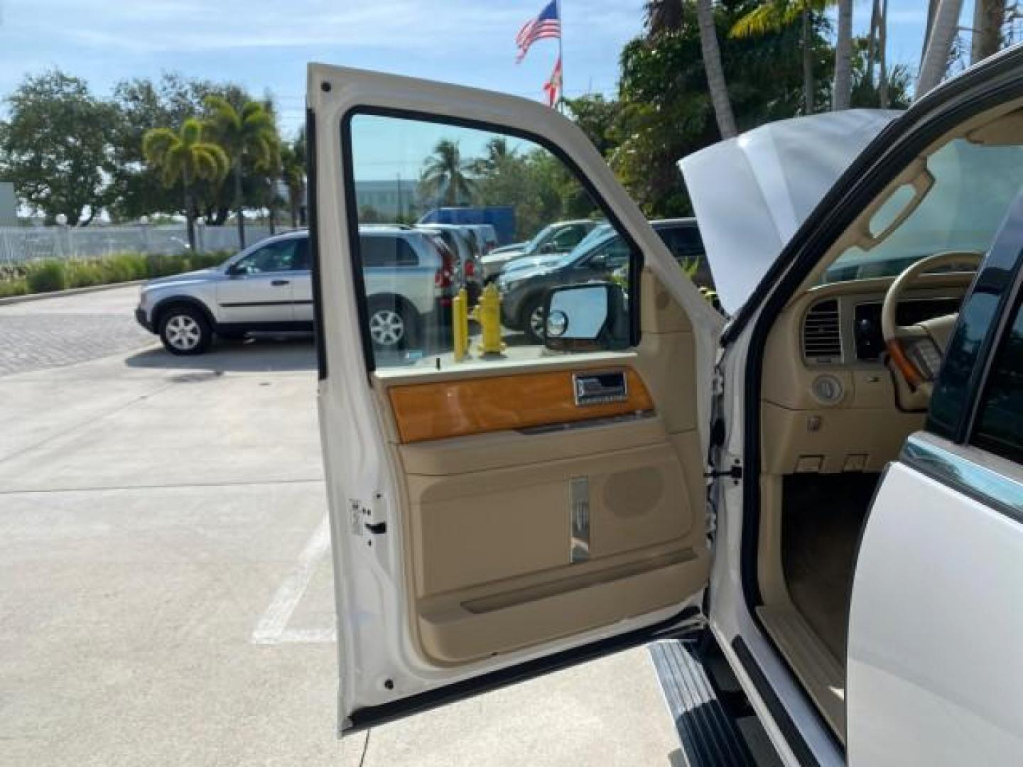2010 White Platinum Tri-Coat Metallic /Camel Lincoln Navigator 4WD SUNROOF LOW MILES 31,209 (5LMJJ2J50AE) with an 5.4L SOHC 24-Valve V8 FFV Engine engine, Automatic transmission, located at 4701 North Dixie Hwy, Pompano Beach, FL, 33064, (954) 422-2889, 26.240938, -80.123474 - OUR WEBPAGE FLORIDACARS1.COM HAS OVER 100 PHOTOS AND FREE CARFAX LINK 2010 Lincoln Navigator 4 Door Wagon/Sport Utility 5.4L V8 F SOHC 24V Flex Fuel 18 MPG Rear Wheel Drive w/ 4X4 Features 20 Inch Plus Wheels 4WD/AWD A/C Seat(s) ABS Brakes Air Conditioning Alloy Wheels AM/FM Stereo Automatic Transmi- Photo#9