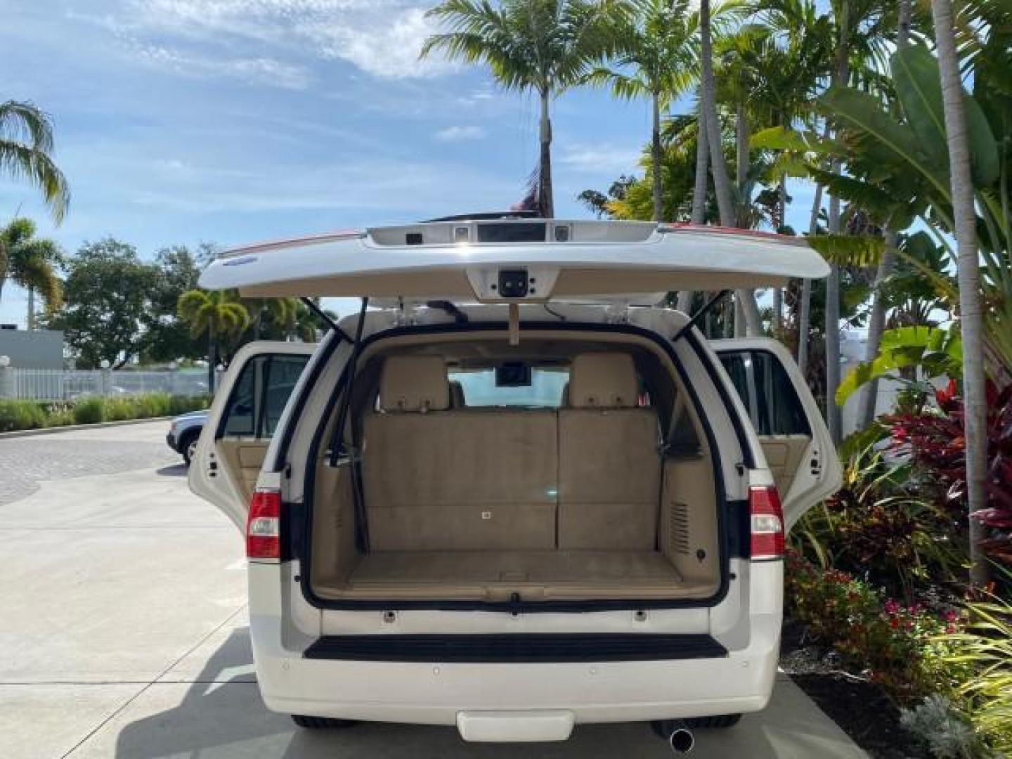 2010 White Platinum Tri-Coat Metallic /Camel Lincoln Navigator 4WD SUNROOF LOW MILES 31,209 (5LMJJ2J50AE) with an 5.4L SOHC 24-Valve V8 FFV Engine engine, Automatic transmission, located at 4701 North Dixie Hwy, Pompano Beach, FL, 33064, (954) 422-2889, 26.240938, -80.123474 - OUR WEBPAGE FLORIDACARS1.COM HAS OVER 100 PHOTOS AND FREE CARFAX LINK 2010 Lincoln Navigator 4 Door Wagon/Sport Utility 5.4L V8 F SOHC 24V Flex Fuel 18 MPG Rear Wheel Drive w/ 4X4 Features 20 Inch Plus Wheels 4WD/AWD A/C Seat(s) ABS Brakes Air Conditioning Alloy Wheels AM/FM Stereo Automatic Transmi- Photo#15