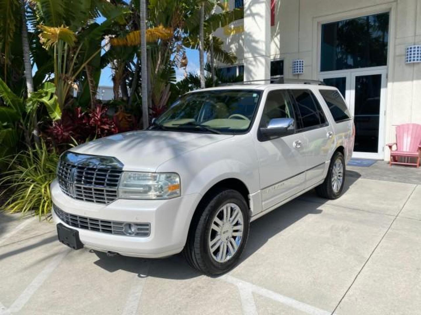 2010 White Platinum Tri-Coat Metallic /Camel Lincoln Navigator 4WD SUNROOF LOW MILES 31,209 (5LMJJ2J50AE) with an 5.4L SOHC 24-Valve V8 FFV Engine engine, Automatic transmission, located at 4701 North Dixie Hwy, Pompano Beach, FL, 33064, (954) 422-2889, 26.240938, -80.123474 - OUR WEBPAGE FLORIDACARS1.COM HAS OVER 100 PHOTOS AND FREE CARFAX LINK 2010 Lincoln Navigator 4 Door Wagon/Sport Utility 5.4L V8 F SOHC 24V Flex Fuel 18 MPG Rear Wheel Drive w/ 4X4 Features 20 Inch Plus Wheels 4WD/AWD A/C Seat(s) ABS Brakes Air Conditioning Alloy Wheels AM/FM Stereo Automatic Transmi- Photo#28