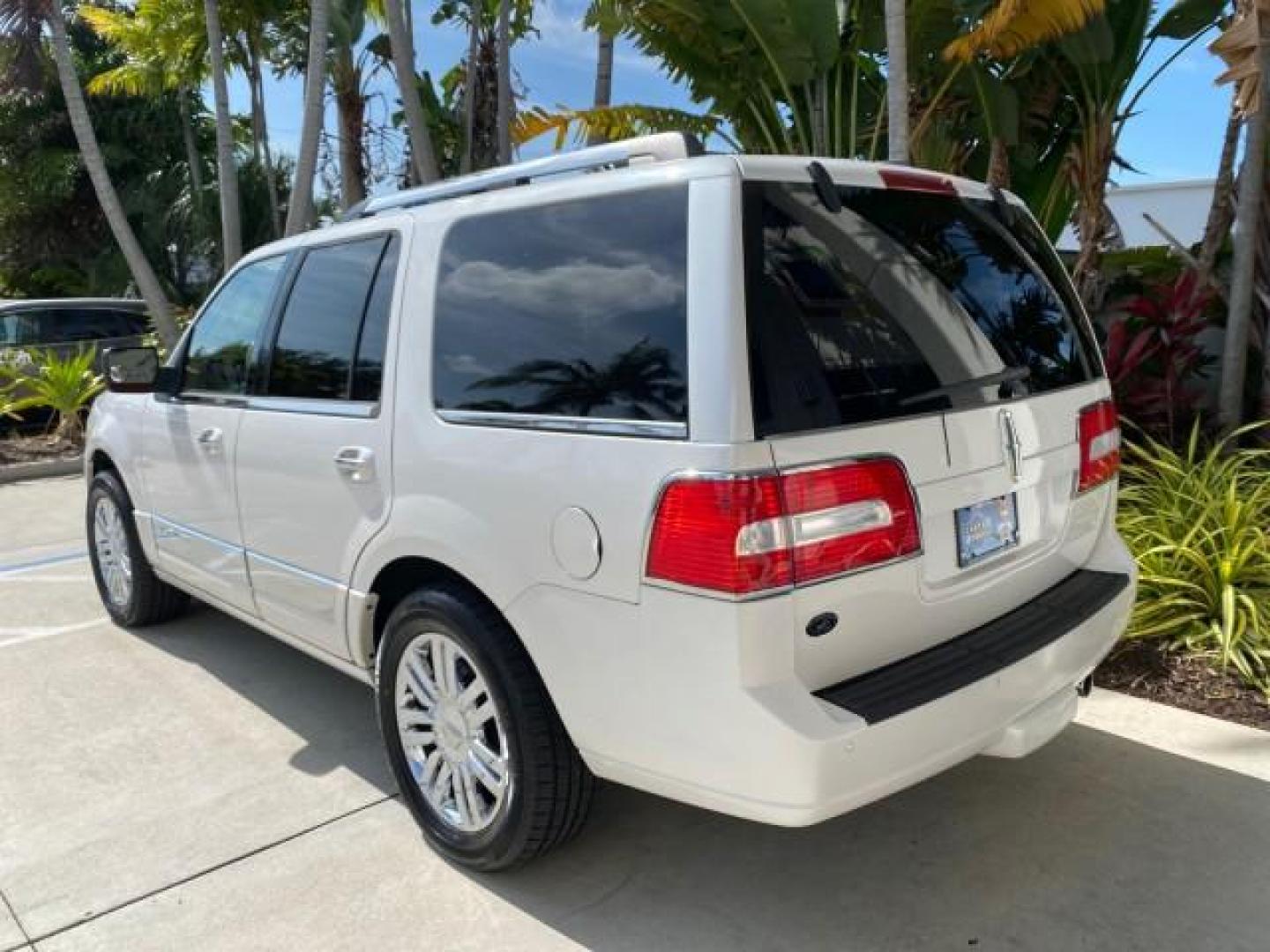 2010 White Platinum Tri-Coat Metallic /Camel Lincoln Navigator 4WD SUNROOF LOW MILES 31,209 (5LMJJ2J50AE) with an 5.4L SOHC 24-Valve V8 FFV Engine engine, Automatic transmission, located at 4701 North Dixie Hwy, Pompano Beach, FL, 33064, (954) 422-2889, 26.240938, -80.123474 - OUR WEBPAGE FLORIDACARS1.COM HAS OVER 100 PHOTOS AND FREE CARFAX LINK 2010 Lincoln Navigator 4 Door Wagon/Sport Utility 5.4L V8 F SOHC 24V Flex Fuel 18 MPG Rear Wheel Drive w/ 4X4 Features 20 Inch Plus Wheels 4WD/AWD A/C Seat(s) ABS Brakes Air Conditioning Alloy Wheels AM/FM Stereo Automatic Transmi- Photo#33