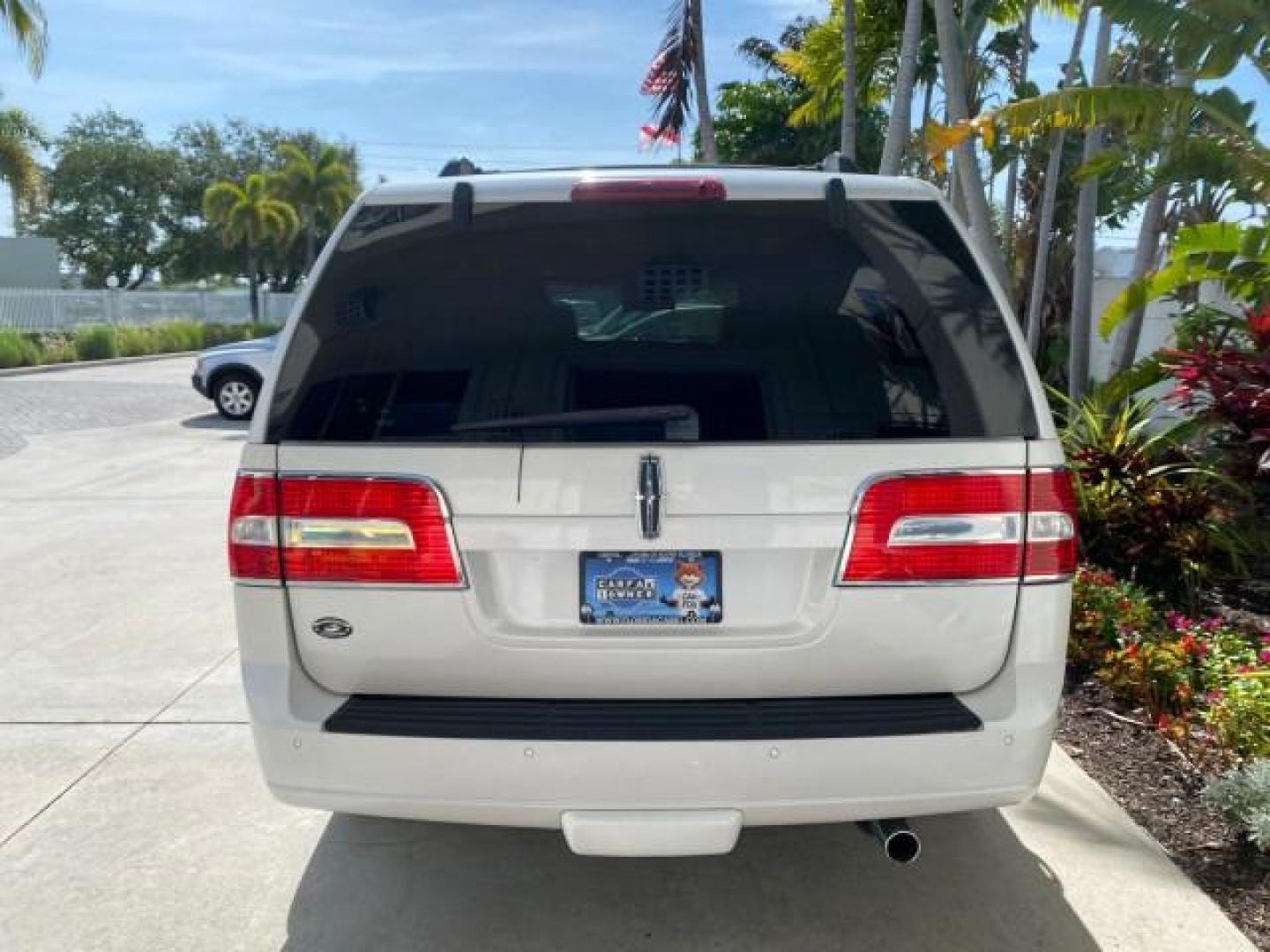 2010 White Platinum Tri-Coat Metallic /Camel Lincoln Navigator 4WD SUNROOF LOW MILES 31,209 (5LMJJ2J50AE) with an 5.4L SOHC 24-Valve V8 FFV Engine engine, Automatic transmission, located at 4701 North Dixie Hwy, Pompano Beach, FL, 33064, (954) 422-2889, 26.240938, -80.123474 - OUR WEBPAGE FLORIDACARS1.COM HAS OVER 100 PHOTOS AND FREE CARFAX LINK 2010 Lincoln Navigator 4 Door Wagon/Sport Utility 5.4L V8 F SOHC 24V Flex Fuel 18 MPG Rear Wheel Drive w/ 4X4 Features 20 Inch Plus Wheels 4WD/AWD A/C Seat(s) ABS Brakes Air Conditioning Alloy Wheels AM/FM Stereo Automatic Transmi- Photo#35