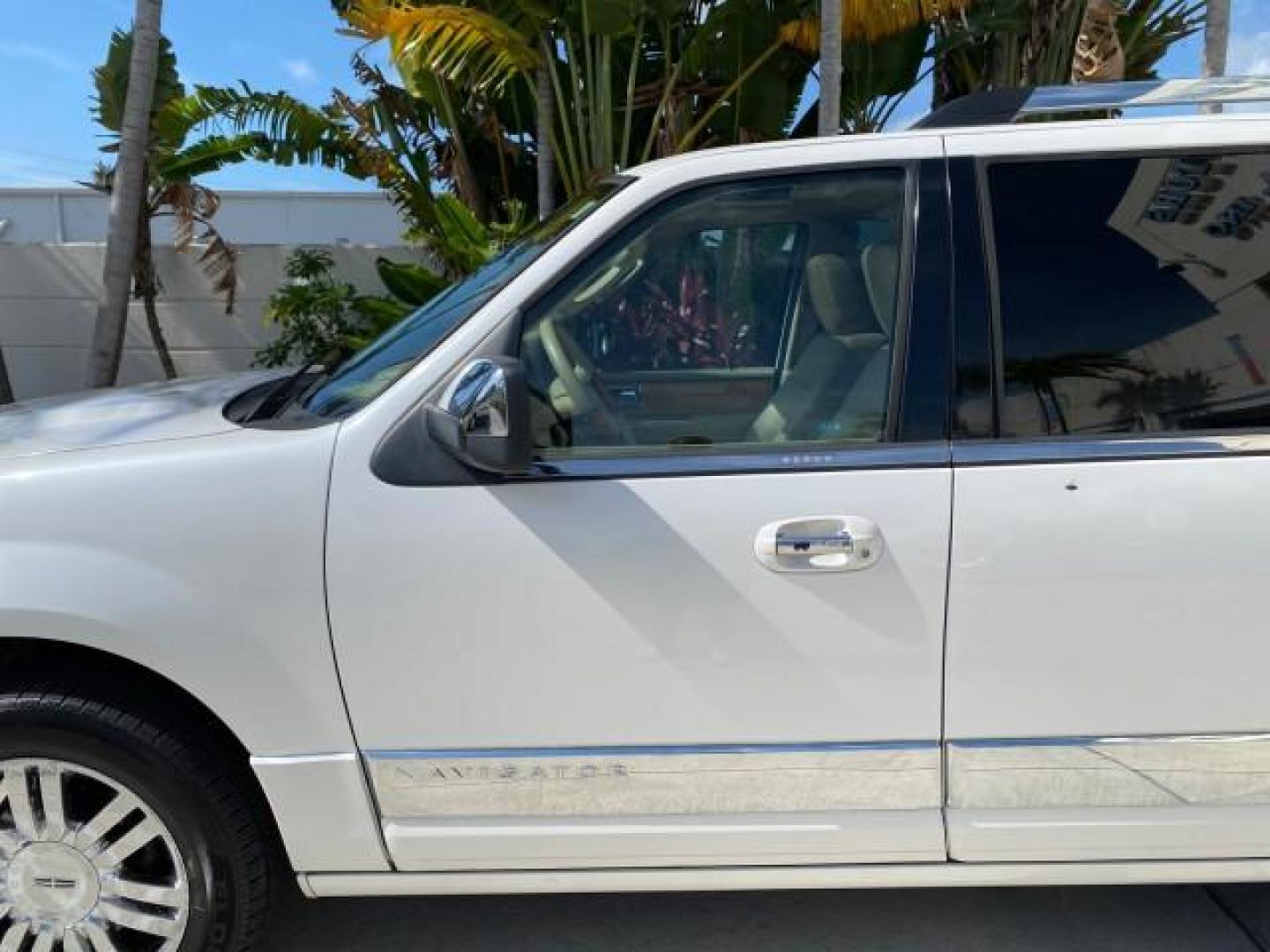 2010 White Platinum Tri-Coat Metallic /Camel Lincoln Navigator 4WD SUNROOF LOW MILES 31,209 (5LMJJ2J50AE) with an 5.4L SOHC 24-Valve V8 FFV Engine engine, Automatic transmission, located at 4701 North Dixie Hwy, Pompano Beach, FL, 33064, (954) 422-2889, 26.240938, -80.123474 - OUR WEBPAGE FLORIDACARS1.COM HAS OVER 100 PHOTOS AND FREE CARFAX LINK 2010 Lincoln Navigator 4 Door Wagon/Sport Utility 5.4L V8 F SOHC 24V Flex Fuel 18 MPG Rear Wheel Drive w/ 4X4 Features 20 Inch Plus Wheels 4WD/AWD A/C Seat(s) ABS Brakes Air Conditioning Alloy Wheels AM/FM Stereo Automatic Transmi- Photo#36