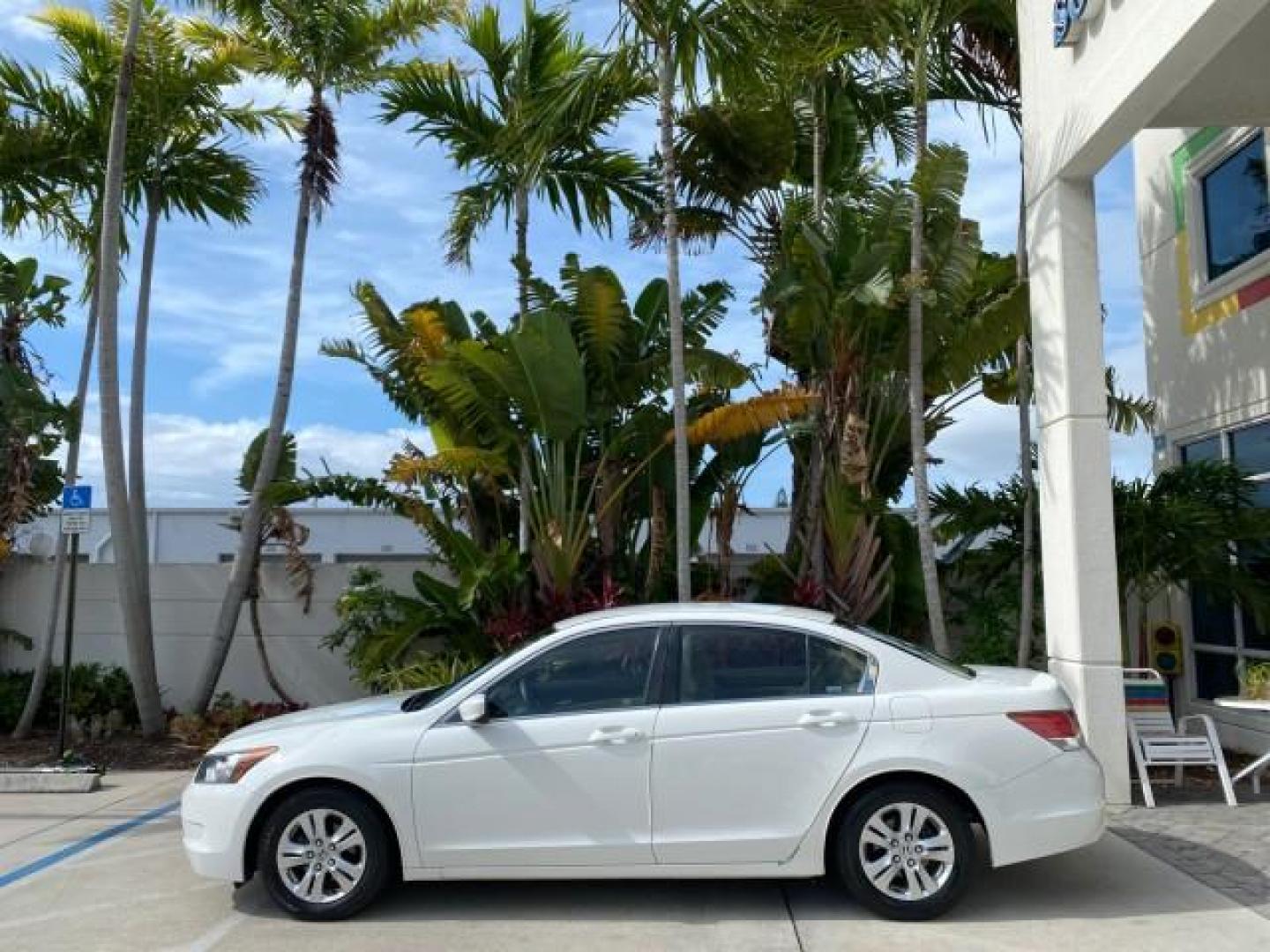 2008 Taffeta White /Ivory Honda Accord Sdn LX-P LOW MILES 49,816 1 OWNER (JHMCP26428C) with an 2.4L DOHC MPFI 16-Valve i-VTEC I4 Engine engine, Automatic transmission, located at 4701 North Dixie Hwy, Pompano Beach, FL, 33064, (954) 422-2889, 26.240938, -80.123474 - OUR WEBPAGE FLORIDACARS1.COM HAS OVER 100 PHOTOS AND FREE CARFAX LINK 2008 Honda Accord LX-P Sedan 4 DR 2.4L I4 F DOHC 16V Gasoline 31 MPG Front Wheel Drive Features ABS Brakes Air Conditioning Alloy Wheels AM/FM Stereo Automatic Transmission Auxiliary Audio Input CD Audio Cloth Seats Cruise Control- Photo#4