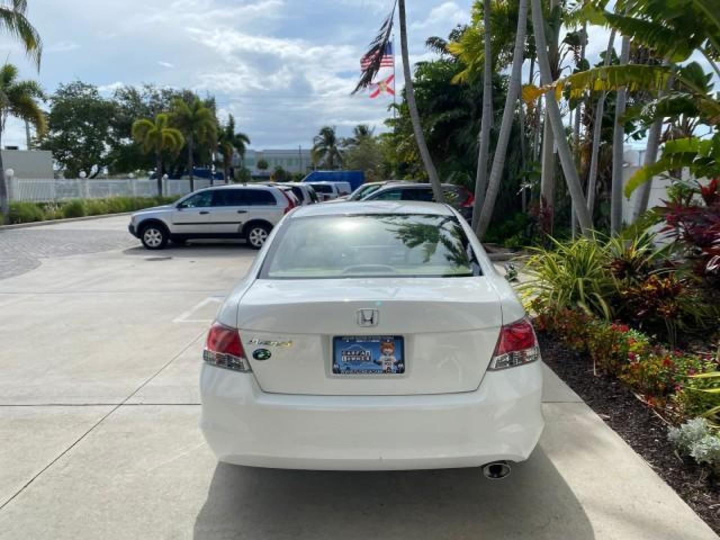 2008 Taffeta White /Ivory Honda Accord Sdn LX-P LOW MILES 49,816 1 OWNER (JHMCP26428C) with an 2.4L DOHC MPFI 16-Valve i-VTEC I4 Engine engine, Automatic transmission, located at 4701 North Dixie Hwy, Pompano Beach, FL, 33064, (954) 422-2889, 26.240938, -80.123474 - OUR WEBPAGE FLORIDACARS1.COM HAS OVER 100 PHOTOS AND FREE CARFAX LINK 2008 Honda Accord LX-P Sedan 4 DR 2.4L I4 F DOHC 16V Gasoline 31 MPG Front Wheel Drive Features ABS Brakes Air Conditioning Alloy Wheels AM/FM Stereo Automatic Transmission Auxiliary Audio Input CD Audio Cloth Seats Cruise Control- Photo#6