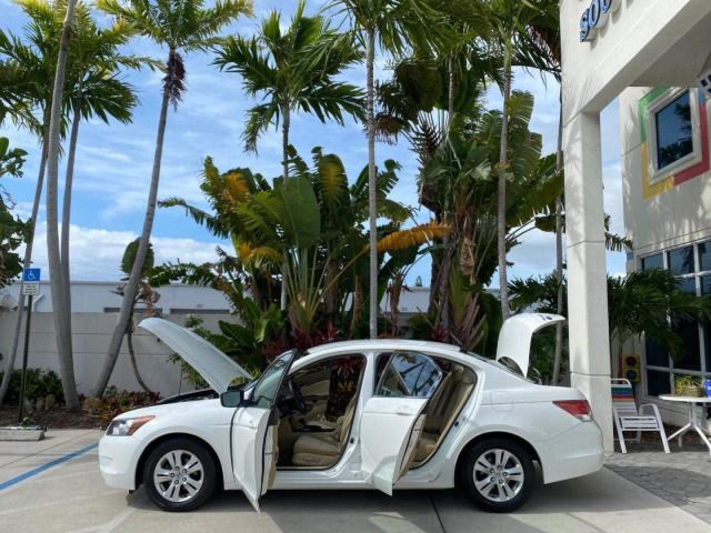 2008 Taffeta White /Ivory Honda Accord Sdn LX-P LOW MILES 49,816 1 OWNER (JHMCP26428C) with an 2.4L DOHC MPFI 16-Valve i-VTEC I4 Engine engine, Automatic transmission, located at 4701 North Dixie Hwy, Pompano Beach, FL, 33064, (954) 422-2889, 26.240938, -80.123474 - OUR WEBPAGE FLORIDACARS1.COM HAS OVER 100 PHOTOS AND FREE CARFAX LINK 2008 Honda Accord LX-P Sedan 4 DR 2.4L I4 F DOHC 16V Gasoline 31 MPG Front Wheel Drive Features ABS Brakes Air Conditioning Alloy Wheels AM/FM Stereo Automatic Transmission Auxiliary Audio Input CD Audio Cloth Seats Cruise Control- Photo#8