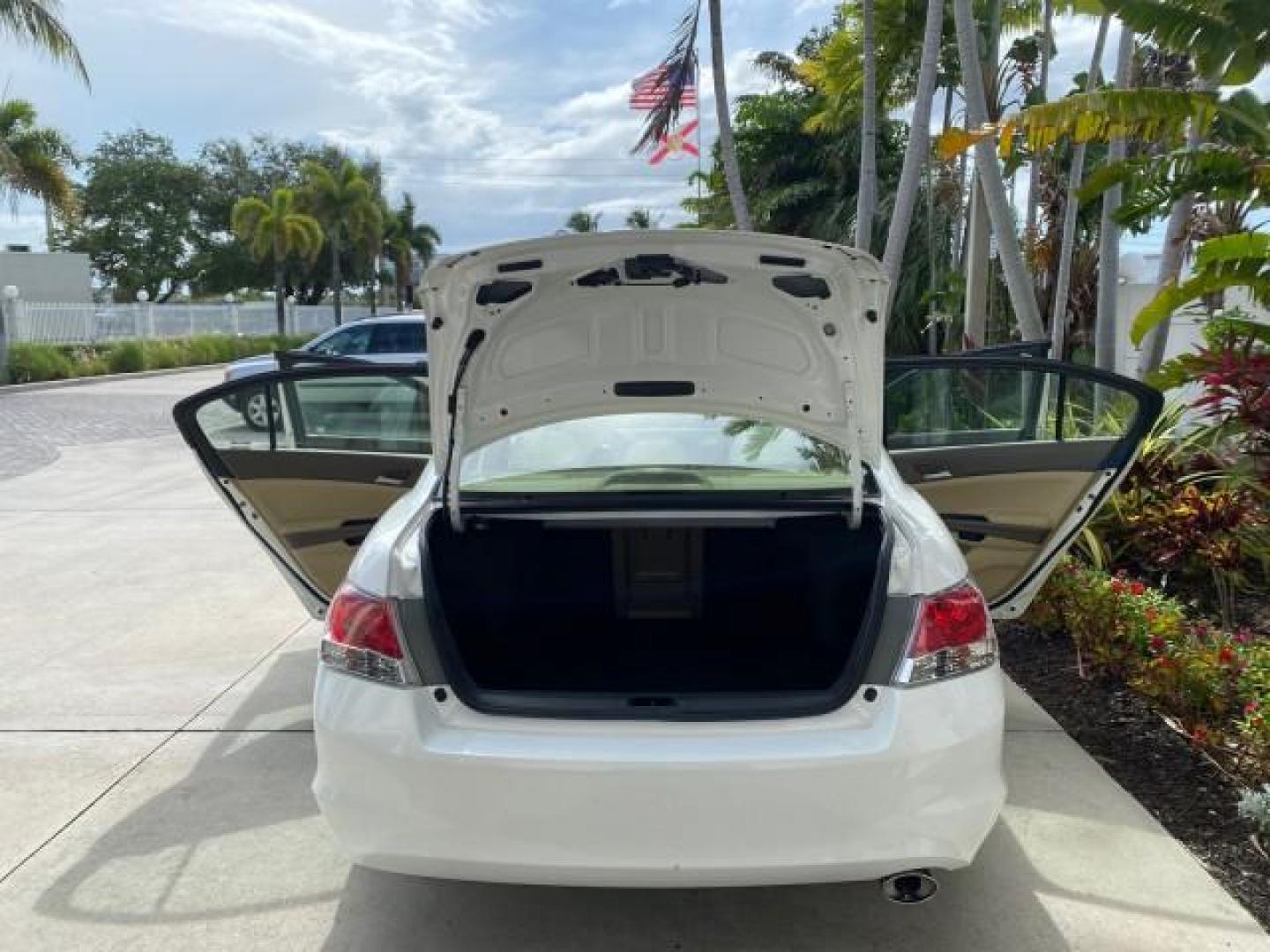 2008 Taffeta White /Ivory Honda Accord Sdn LX-P LOW MILES 49,816 1 OWNER (JHMCP26428C) with an 2.4L DOHC MPFI 16-Valve i-VTEC I4 Engine engine, Automatic transmission, located at 4701 North Dixie Hwy, Pompano Beach, FL, 33064, (954) 422-2889, 26.240938, -80.123474 - OUR WEBPAGE FLORIDACARS1.COM HAS OVER 100 PHOTOS AND FREE CARFAX LINK 2008 Honda Accord LX-P Sedan 4 DR 2.4L I4 F DOHC 16V Gasoline 31 MPG Front Wheel Drive Features ABS Brakes Air Conditioning Alloy Wheels AM/FM Stereo Automatic Transmission Auxiliary Audio Input CD Audio Cloth Seats Cruise Control- Photo#15