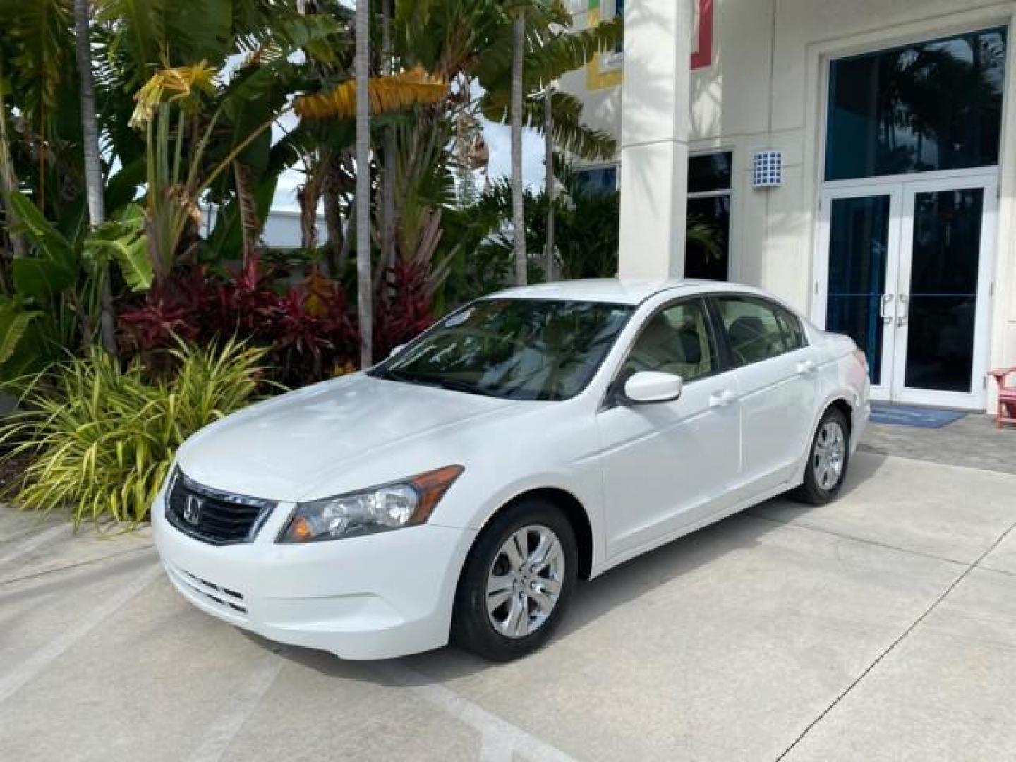 2008 Taffeta White /Ivory Honda Accord Sdn LX-P LOW MILES 49,816 1 OWNER (JHMCP26428C) with an 2.4L DOHC MPFI 16-Valve i-VTEC I4 Engine engine, Automatic transmission, located at 4701 North Dixie Hwy, Pompano Beach, FL, 33064, (954) 422-2889, 26.240938, -80.123474 - OUR WEBPAGE FLORIDACARS1.COM HAS OVER 100 PHOTOS AND FREE CARFAX LINK 2008 Honda Accord LX-P Sedan 4 DR 2.4L I4 F DOHC 16V Gasoline 31 MPG Front Wheel Drive Features ABS Brakes Air Conditioning Alloy Wheels AM/FM Stereo Automatic Transmission Auxiliary Audio Input CD Audio Cloth Seats Cruise Control- Photo#28