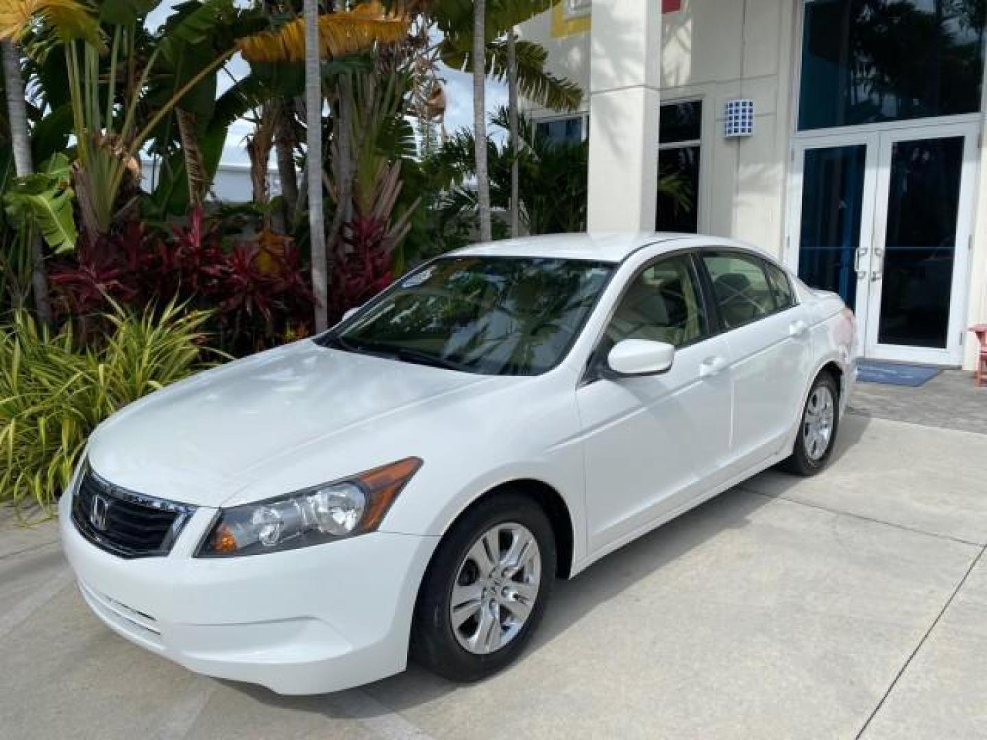 2008 Taffeta White /Ivory Honda Accord Sdn LX-P LOW MILES 49,816 1 OWNER (JHMCP26428C) with an 2.4L DOHC MPFI 16-Valve i-VTEC I4 Engine engine, Automatic transmission, located at 4701 North Dixie Hwy, Pompano Beach, FL, 33064, (954) 422-2889, 26.240938, -80.123474 - OUR WEBPAGE FLORIDACARS1.COM HAS OVER 100 PHOTOS AND FREE CARFAX LINK 2008 Honda Accord LX-P Sedan 4 DR 2.4L I4 F DOHC 16V Gasoline 31 MPG Front Wheel Drive Features ABS Brakes Air Conditioning Alloy Wheels AM/FM Stereo Automatic Transmission Auxiliary Audio Input CD Audio Cloth Seats Cruise Control- Photo#29