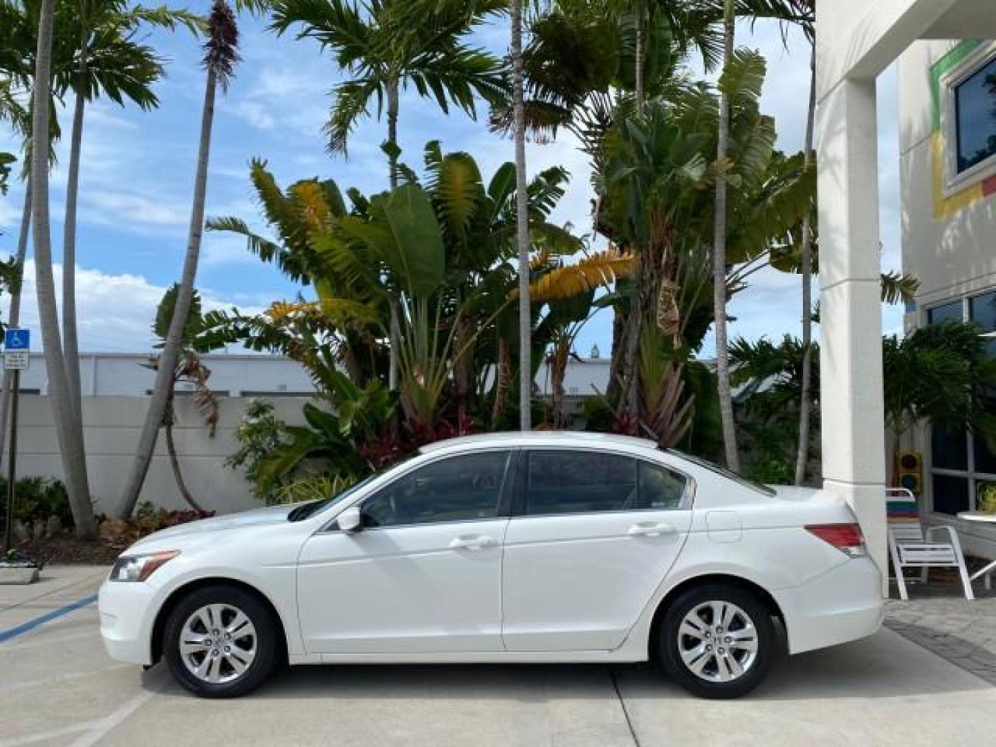 2008 Taffeta White /Ivory Honda Accord Sdn LX-P LOW MILES 49,816 1 OWNER (JHMCP26428C) with an 2.4L DOHC MPFI 16-Valve i-VTEC I4 Engine engine, Automatic transmission, located at 4701 North Dixie Hwy, Pompano Beach, FL, 33064, (954) 422-2889, 26.240938, -80.123474 - OUR WEBPAGE FLORIDACARS1.COM HAS OVER 100 PHOTOS AND FREE CARFAX LINK 2008 Honda Accord LX-P Sedan 4 DR 2.4L I4 F DOHC 16V Gasoline 31 MPG Front Wheel Drive Features ABS Brakes Air Conditioning Alloy Wheels AM/FM Stereo Automatic Transmission Auxiliary Audio Input CD Audio Cloth Seats Cruise Control- Photo#30