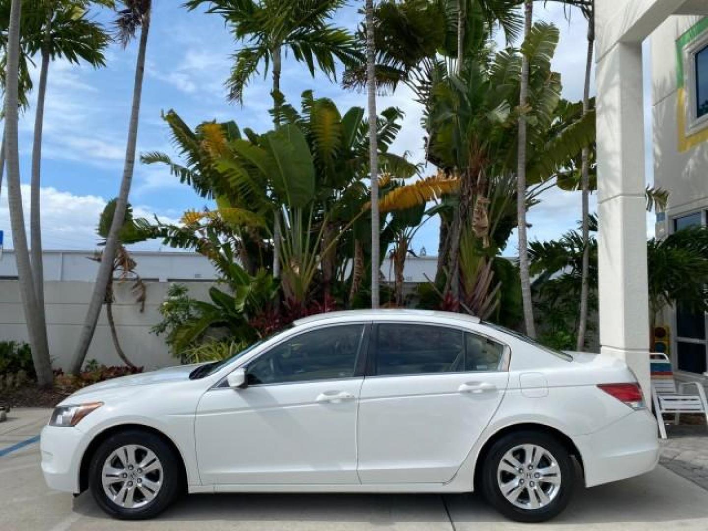 2008 Taffeta White /Ivory Honda Accord Sdn LX-P LOW MILES 49,816 1 OWNER (JHMCP26428C) with an 2.4L DOHC MPFI 16-Valve i-VTEC I4 Engine engine, Automatic transmission, located at 4701 North Dixie Hwy, Pompano Beach, FL, 33064, (954) 422-2889, 26.240938, -80.123474 - OUR WEBPAGE FLORIDACARS1.COM HAS OVER 100 PHOTOS AND FREE CARFAX LINK 2008 Honda Accord LX-P Sedan 4 DR 2.4L I4 F DOHC 16V Gasoline 31 MPG Front Wheel Drive Features ABS Brakes Air Conditioning Alloy Wheels AM/FM Stereo Automatic Transmission Auxiliary Audio Input CD Audio Cloth Seats Cruise Control- Photo#31