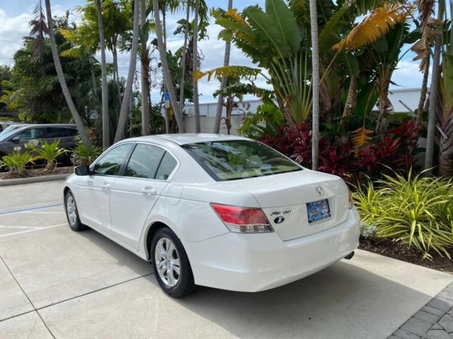 2008 Taffeta White /Ivory Honda Accord Sdn LX-P LOW MILES 49,816 1 OWNER (JHMCP26428C) with an 2.4L DOHC MPFI 16-Valve i-VTEC I4 Engine engine, Automatic transmission, located at 4701 North Dixie Hwy, Pompano Beach, FL, 33064, (954) 422-2889, 26.240938, -80.123474 - OUR WEBPAGE FLORIDACARS1.COM HAS OVER 100 PHOTOS AND FREE CARFAX LINK 2008 Honda Accord LX-P Sedan 4 DR 2.4L I4 F DOHC 16V Gasoline 31 MPG Front Wheel Drive Features ABS Brakes Air Conditioning Alloy Wheels AM/FM Stereo Automatic Transmission Auxiliary Audio Input CD Audio Cloth Seats Cruise Control- Photo#32