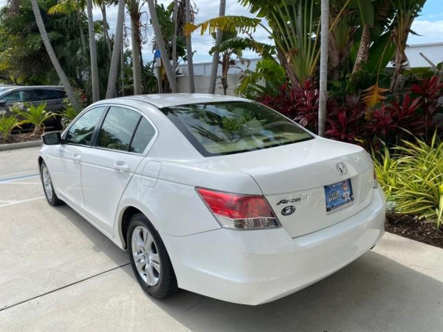 2008 Taffeta White /Ivory Honda Accord Sdn LX-P LOW MILES 49,816 1 OWNER (JHMCP26428C) with an 2.4L DOHC MPFI 16-Valve i-VTEC I4 Engine engine, Automatic transmission, located at 4701 North Dixie Hwy, Pompano Beach, FL, 33064, (954) 422-2889, 26.240938, -80.123474 - OUR WEBPAGE FLORIDACARS1.COM HAS OVER 100 PHOTOS AND FREE CARFAX LINK 2008 Honda Accord LX-P Sedan 4 DR 2.4L I4 F DOHC 16V Gasoline 31 MPG Front Wheel Drive Features ABS Brakes Air Conditioning Alloy Wheels AM/FM Stereo Automatic Transmission Auxiliary Audio Input CD Audio Cloth Seats Cruise Control- Photo#33