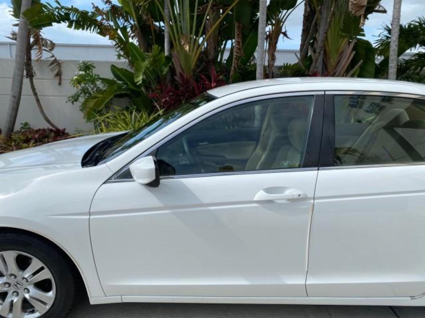 2008 Taffeta White /Ivory Honda Accord Sdn LX-P LOW MILES 49,816 1 OWNER (JHMCP26428C) with an 2.4L DOHC MPFI 16-Valve i-VTEC I4 Engine engine, Automatic transmission, located at 4701 North Dixie Hwy, Pompano Beach, FL, 33064, (954) 422-2889, 26.240938, -80.123474 - OUR WEBPAGE FLORIDACARS1.COM HAS OVER 100 PHOTOS AND FREE CARFAX LINK 2008 Honda Accord LX-P Sedan 4 DR 2.4L I4 F DOHC 16V Gasoline 31 MPG Front Wheel Drive Features ABS Brakes Air Conditioning Alloy Wheels AM/FM Stereo Automatic Transmission Auxiliary Audio Input CD Audio Cloth Seats Cruise Control- Photo#37