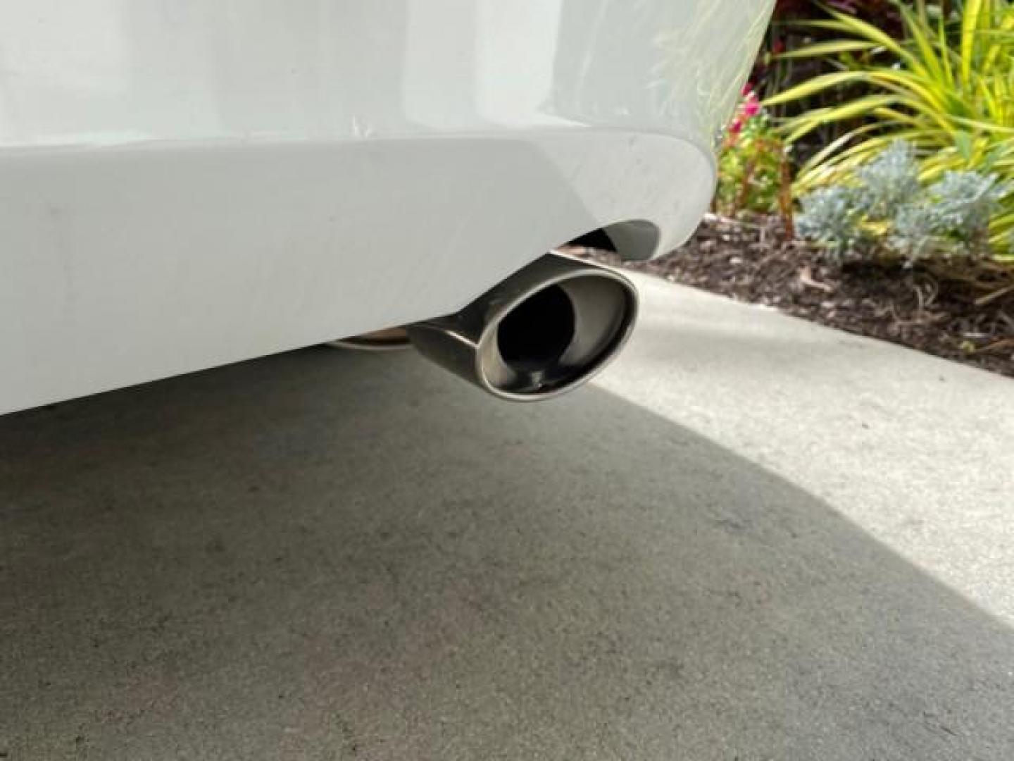 2008 Taffeta White /Ivory Honda Accord Sdn LX-P LOW MILES 49,816 1 OWNER (JHMCP26428C) with an 2.4L DOHC MPFI 16-Valve i-VTEC I4 Engine engine, Automatic transmission, located at 4701 North Dixie Hwy, Pompano Beach, FL, 33064, (954) 422-2889, 26.240938, -80.123474 - OUR WEBPAGE FLORIDACARS1.COM HAS OVER 100 PHOTOS AND FREE CARFAX LINK 2008 Honda Accord LX-P Sedan 4 DR 2.4L I4 F DOHC 16V Gasoline 31 MPG Front Wheel Drive Features ABS Brakes Air Conditioning Alloy Wheels AM/FM Stereo Automatic Transmission Auxiliary Audio Input CD Audio Cloth Seats Cruise Control- Photo#91