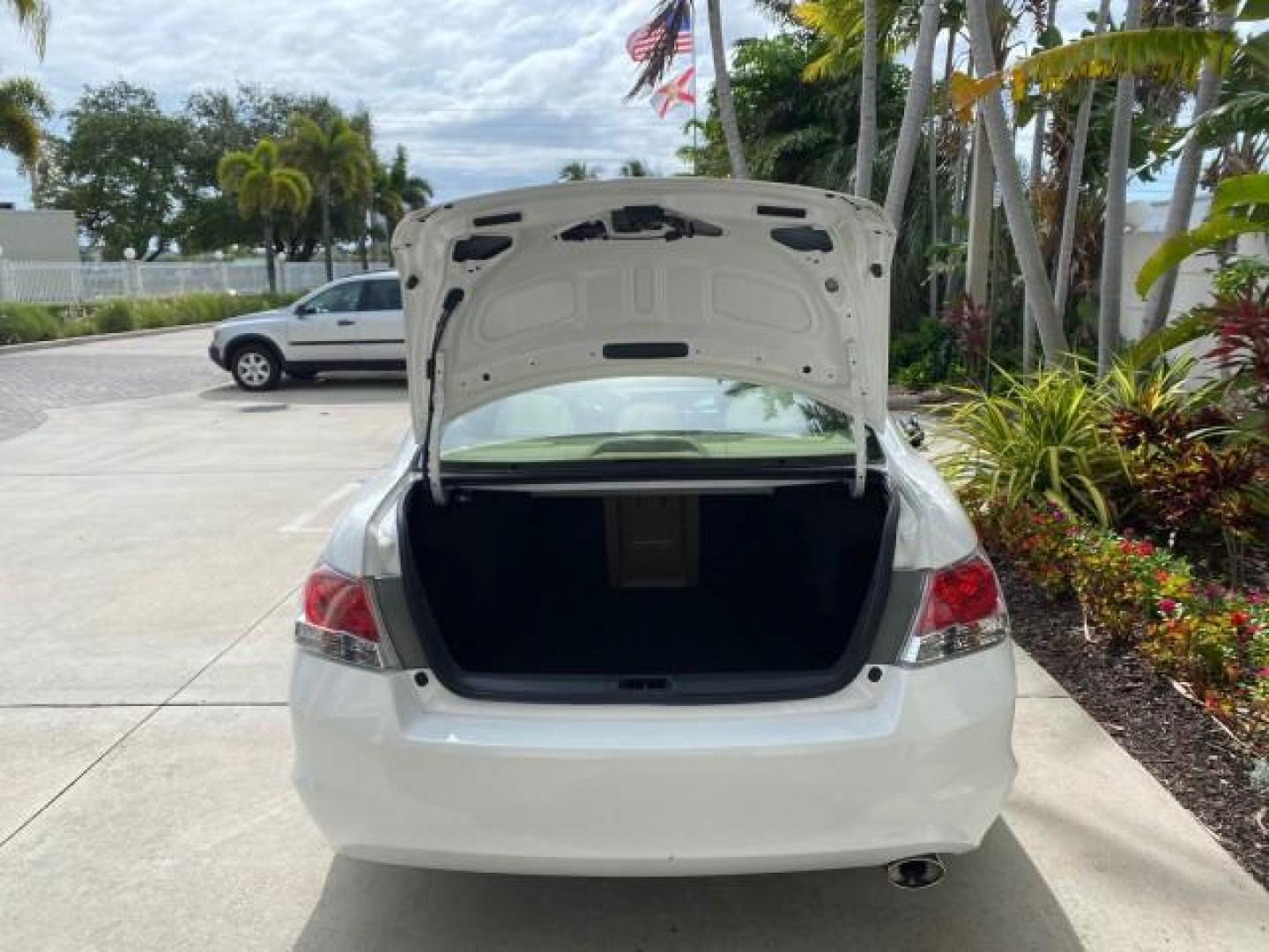 2008 Taffeta White /Ivory Honda Accord Sdn LX-P LOW MILES 49,816 1 OWNER (JHMCP26428C) with an 2.4L DOHC MPFI 16-Valve i-VTEC I4 Engine engine, Automatic transmission, located at 4701 North Dixie Hwy, Pompano Beach, FL, 33064, (954) 422-2889, 26.240938, -80.123474 - OUR WEBPAGE FLORIDACARS1.COM HAS OVER 100 PHOTOS AND FREE CARFAX LINK 2008 Honda Accord LX-P Sedan 4 DR 2.4L I4 F DOHC 16V Gasoline 31 MPG Front Wheel Drive Features ABS Brakes Air Conditioning Alloy Wheels AM/FM Stereo Automatic Transmission Auxiliary Audio Input CD Audio Cloth Seats Cruise Control- Photo#92