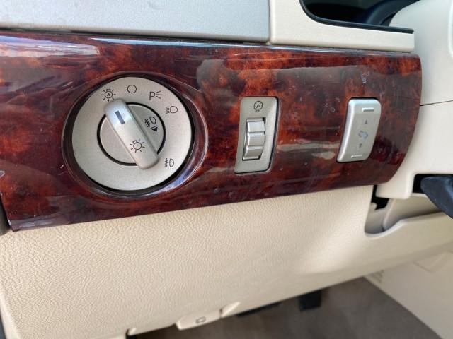 2004 Black /Light Parchment Lincoln Navigator LOW MILES 67,511 SUNROOF (5LMFU27R54L) with an 5.4L DOHC 32-Valve V8 Intech Engine engine, Automatic transmission, located at 4701 North Dixie Hwy, Pompano Beach, FL, 33064, (954) 422-2889, 26.240938, -80.123474 - OUR WEBPAGE FLORIDACARS1.COM HAS OVER 100 PHOTOS AND FREE CARFAX LINK 2004 Lincoln Navigator 4 Door Wagon/Sport Utility 5.4L V8 F DOHC Gasoline 17 MPG Rear Wheel Drive Features A/C Seat(s) ABS Brakes Air Conditioning Alloy Wheels AM/FM Stereo Automatic Transmission CD Audio Cruise Control Fold-Away- Photo#53