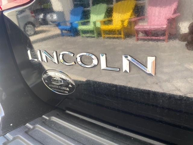 2004 Black /Light Parchment Lincoln Navigator LOW MILES 67,511 SUNROOF (5LMFU27R54L) with an 5.4L DOHC 32-Valve V8 Intech Engine engine, Automatic transmission, located at 4701 North Dixie Hwy, Pompano Beach, FL, 33064, (954) 422-2889, 26.240938, -80.123474 - OUR WEBPAGE FLORIDACARS1.COM HAS OVER 100 PHOTOS AND FREE CARFAX LINK 2004 Lincoln Navigator 4 Door Wagon/Sport Utility 5.4L V8 F DOHC Gasoline 17 MPG Rear Wheel Drive Features A/C Seat(s) ABS Brakes Air Conditioning Alloy Wheels AM/FM Stereo Automatic Transmission CD Audio Cruise Control Fold-Away- Photo#99