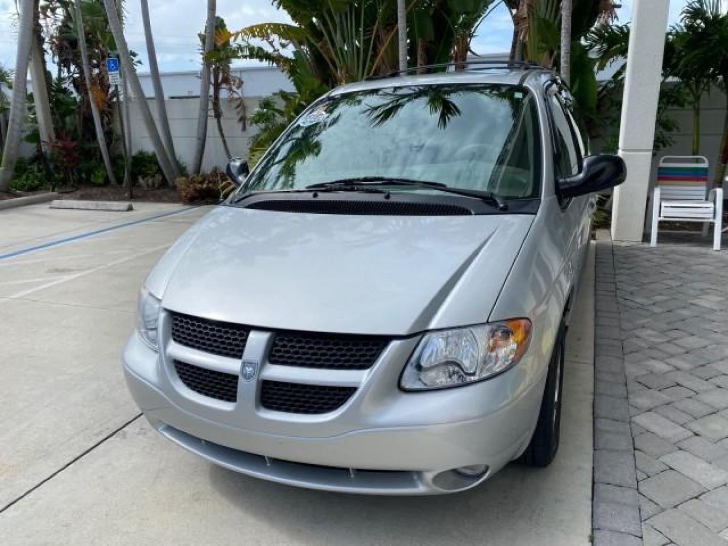 2003 Bright Silver Metallic /Taupe Dodge Caravan Sport LOW MILES 45,416 1 OWNER (2D4GP44L83R) with an 3.8L SMPI V6 Engine engine, Automatic transmission, located at 4701 North Dixie Hwy, Pompano Beach, FL, 33064, (954) 422-2889, 26.240938, -80.123474 - OUR WEBPAGE FLORIDACARS1.COM HAS OVER 100 PHOTOS AND FREE CARFAX LINK 2003 Dodge Grand Caravan Sport 1 OWNER Van 3.8L V6 F OHV 12V Gasoline 25 MPG Front Wheel Drive Features ABS Brakes Air Conditioning Alloy Wheels AM/FM Stereo Automatic Transmission Cassette Player CD Audio Cloth Seats Cruise Contr- Photo#3