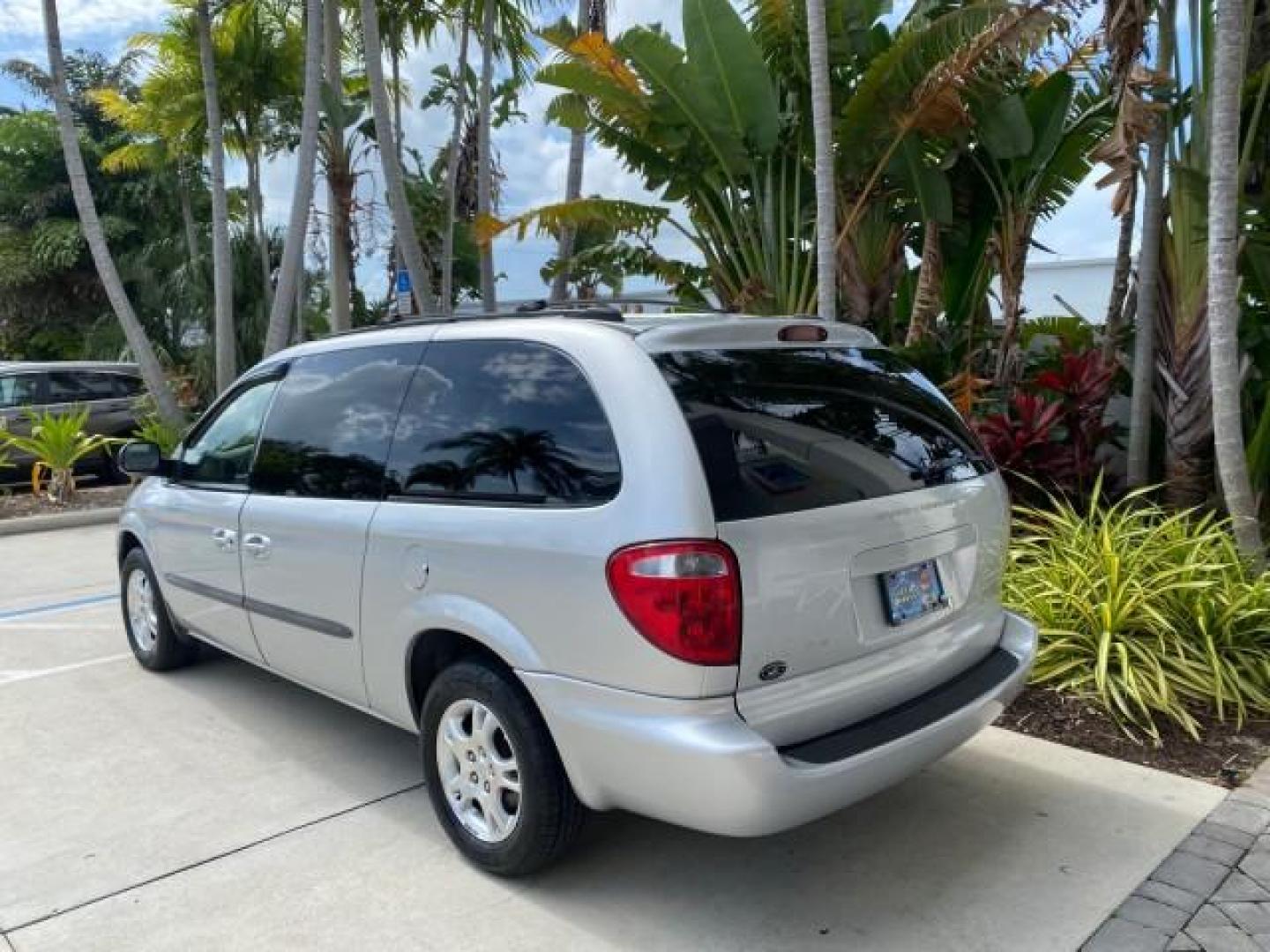 2003 Bright Silver Metallic /Taupe Dodge Caravan Sport LOW MILES 45,416 1 OWNER (2D4GP44L83R) with an 3.8L SMPI V6 Engine engine, Automatic transmission, located at 4701 North Dixie Hwy, Pompano Beach, FL, 33064, (954) 422-2889, 26.240938, -80.123474 - OUR WEBPAGE FLORIDACARS1.COM HAS OVER 100 PHOTOS AND FREE CARFAX LINK 2003 Dodge Grand Caravan Sport 1 OWNER Van 3.8L V6 F OHV 12V Gasoline 25 MPG Front Wheel Drive Features ABS Brakes Air Conditioning Alloy Wheels AM/FM Stereo Automatic Transmission Cassette Player CD Audio Cloth Seats Cruise Contr- Photo#5