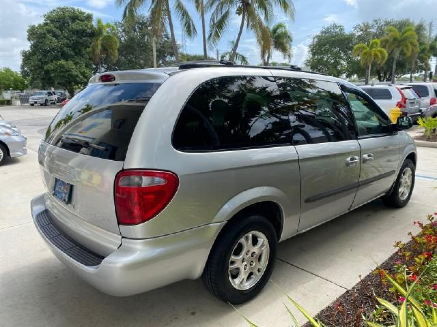 2003 Bright Silver Metallic /Taupe Dodge Caravan Sport LOW MILES 45,416 1 OWNER (2D4GP44L83R) with an 3.8L SMPI V6 Engine engine, Automatic transmission, located at 4701 North Dixie Hwy, Pompano Beach, FL, 33064, (954) 422-2889, 26.240938, -80.123474 - OUR WEBPAGE FLORIDACARS1.COM HAS OVER 100 PHOTOS AND FREE CARFAX LINK 2003 Dodge Grand Caravan Sport 1 OWNER Van 3.8L V6 F OHV 12V Gasoline 25 MPG Front Wheel Drive Features ABS Brakes Air Conditioning Alloy Wheels AM/FM Stereo Automatic Transmission Cassette Player CD Audio Cloth Seats Cruise Contr- Photo#7